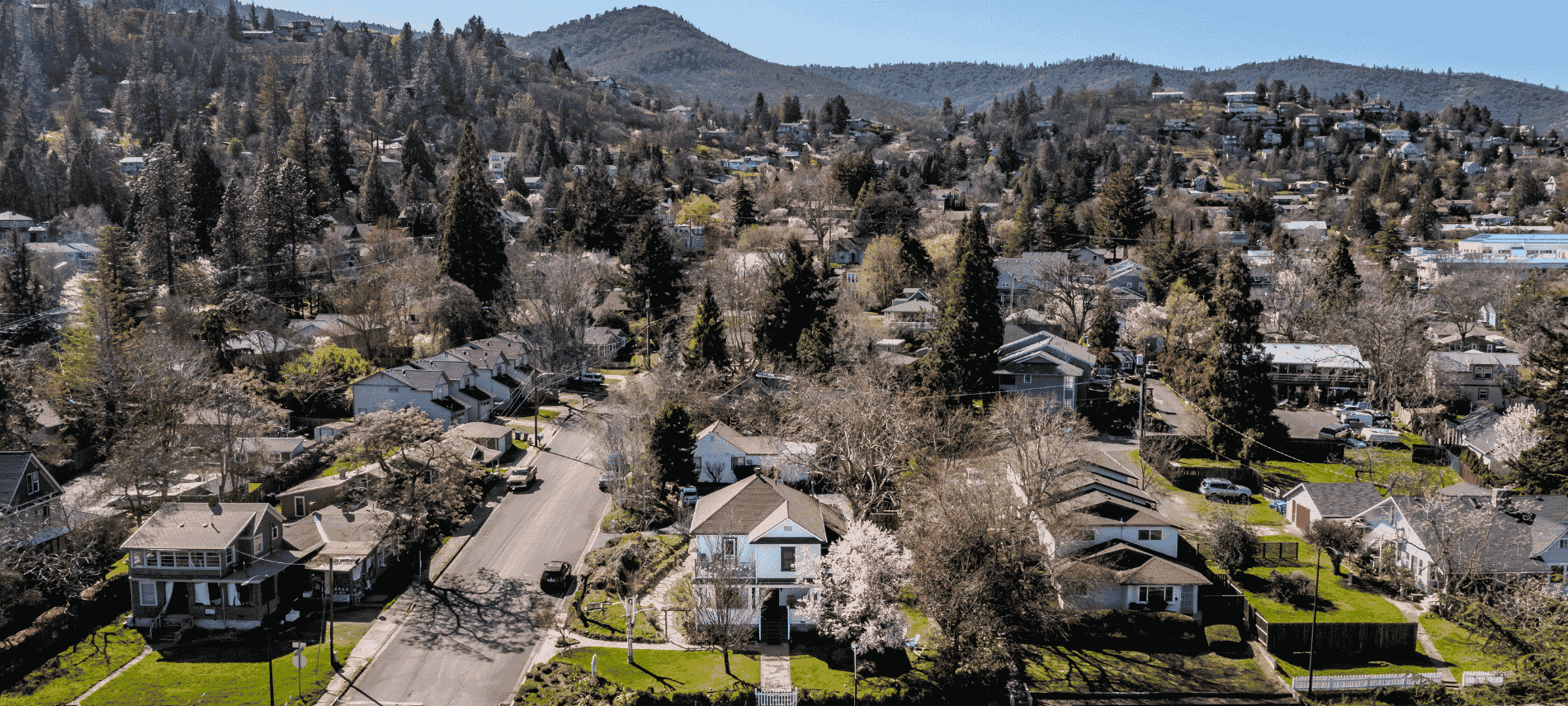 Ashland surrounded by the local houses and mountains